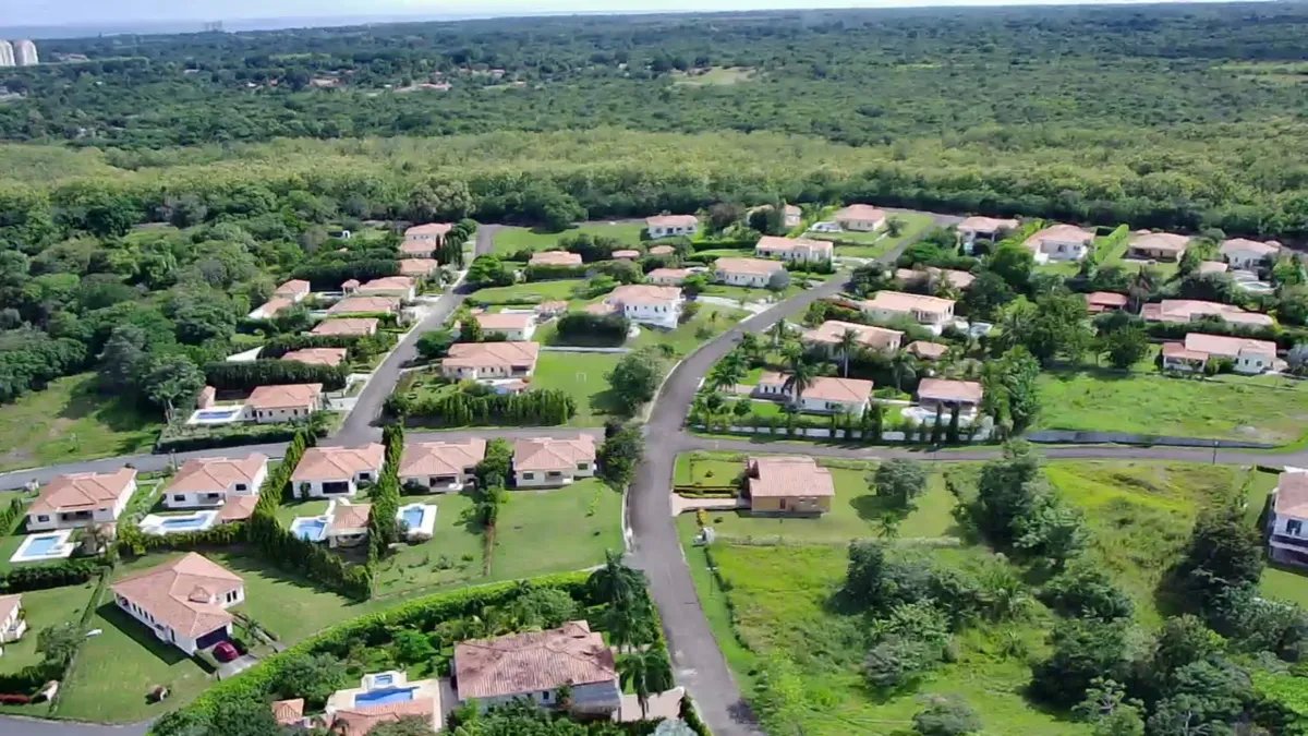 Venta de Casa de Campo y Playa en Hacienda Pacífica, San Carlos
