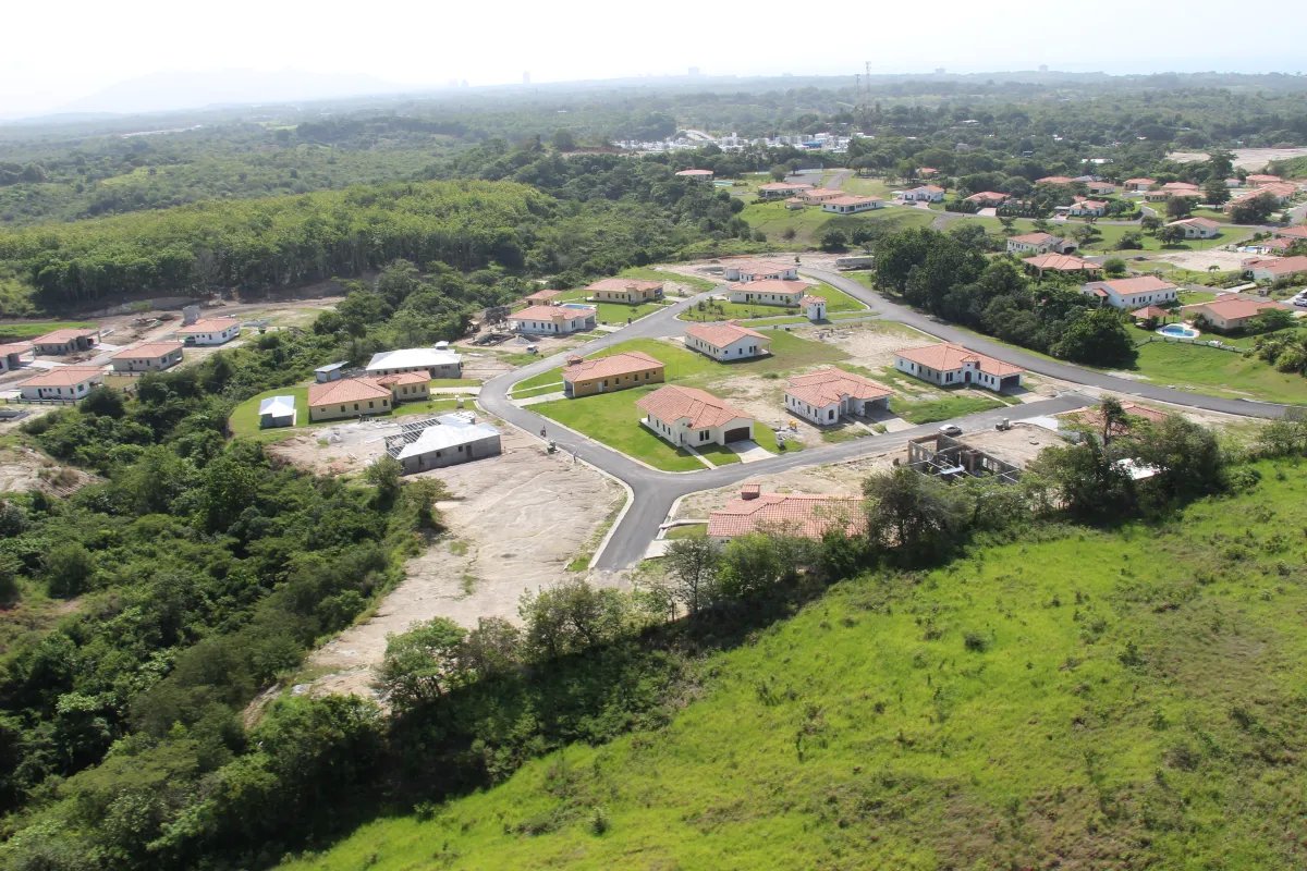 Venta de Casa de Campo y Playa en Hacienda Pacífica, San Carlos