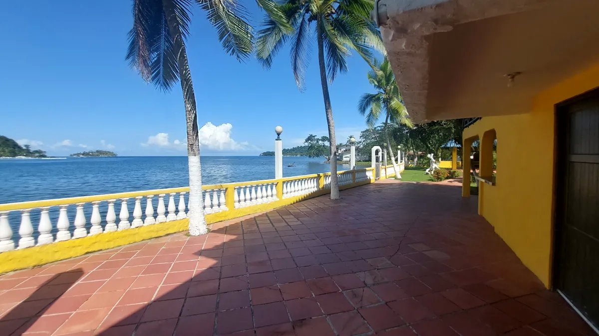 Se Vende Casa frente al mar en Portobelo, Colón