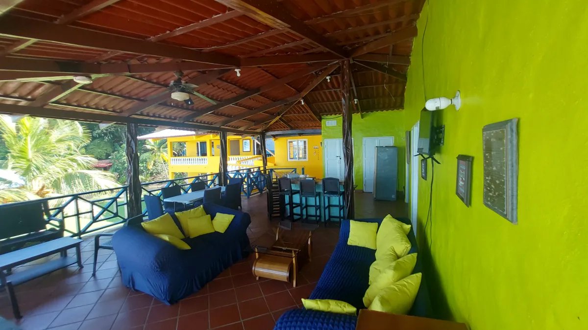 Beachfront house for sale in Portobelo, Colón