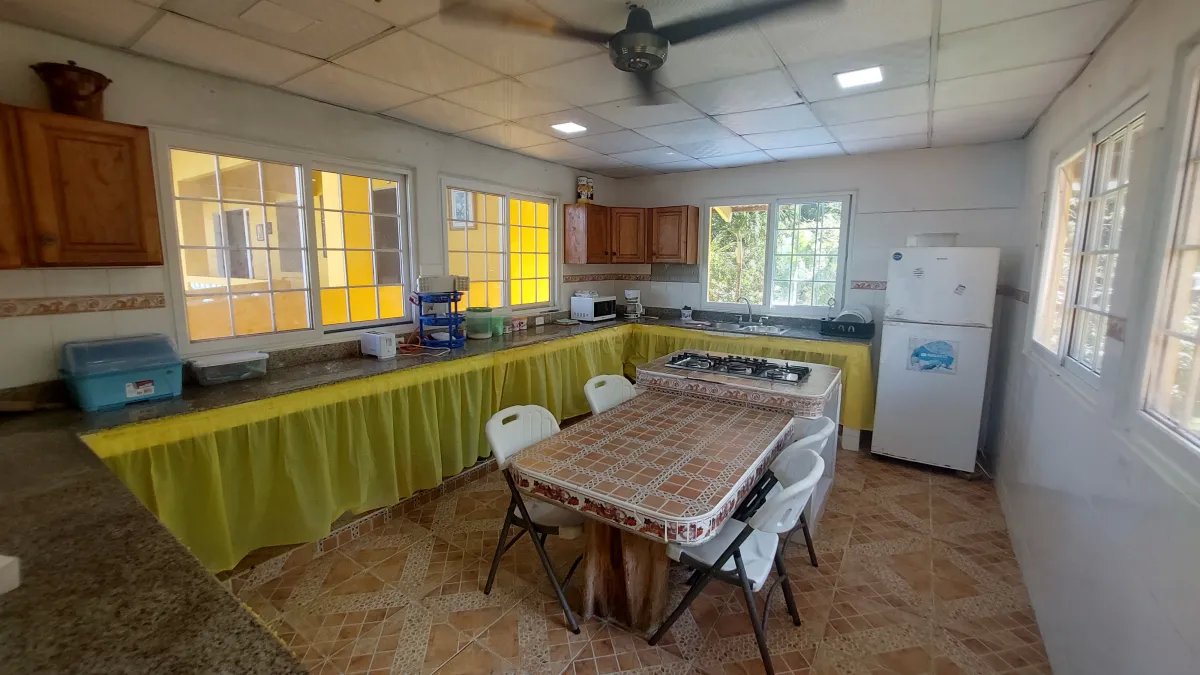 Beachfront house for sale in Portobelo, Colón