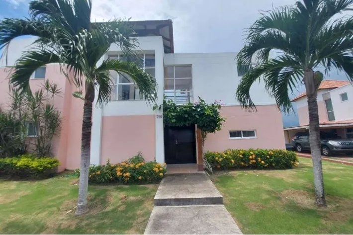 En venta casa en Decameron Golf Villas, Río Hato