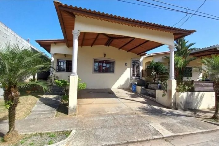 Se vende casa en Arraiján, Residencial Las Verdes