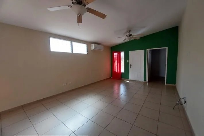 Se vende casa de esquina en Brisas del Golf, Arraiján