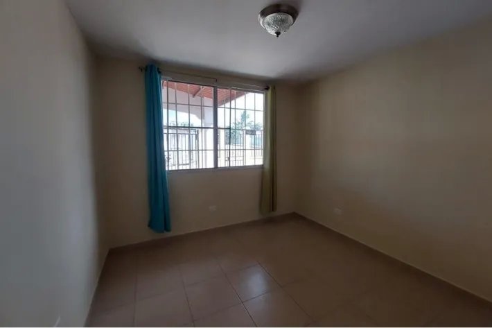 Se vende casa de esquina en Brisas del Golf, Arraiján
