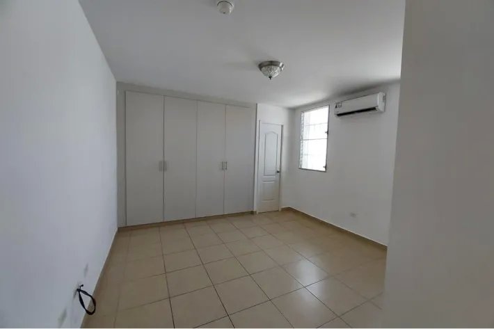 Se vende casa de esquina en Brisas del Golf, Arraiján