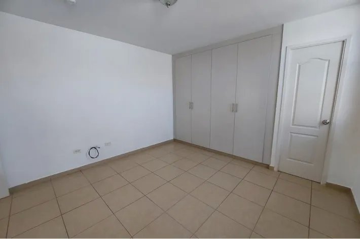 Se vende casa de esquina en Brisas del Golf, Arraiján