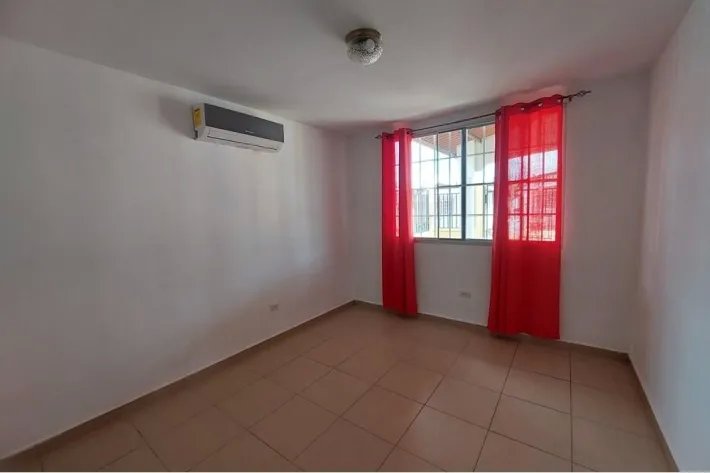 Se vende casa de esquina en Brisas del Golf, Arraiján