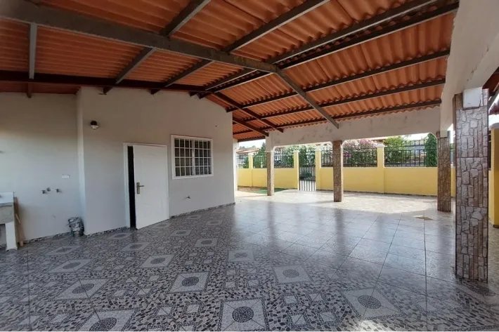 Se vende casa de esquina en Brisas del Golf, Arraiján