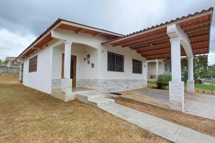 Se vende casa en Burunga, Colinas del Sol, Panamá Oeste