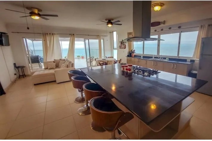 Se alquila apartamento frente al mar en Farallon, Río Hato
