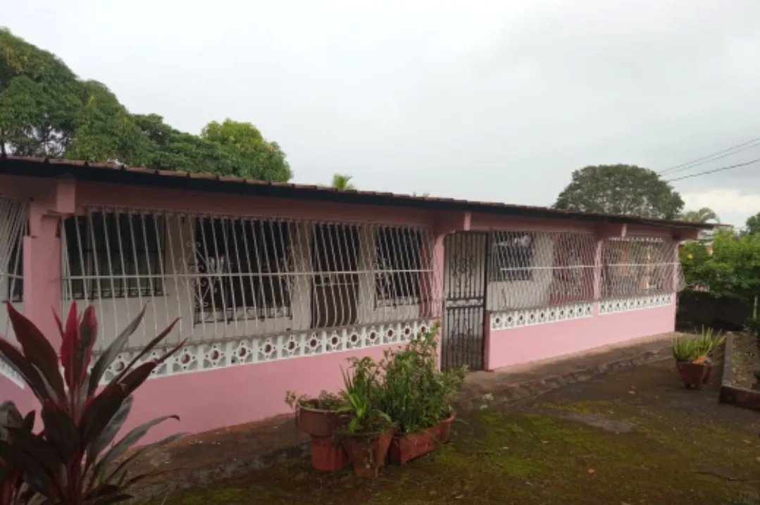 Vendo casa en La Chorrera en vía principal