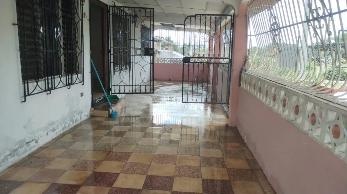 Vendo casa en La Chorrera en vía principal