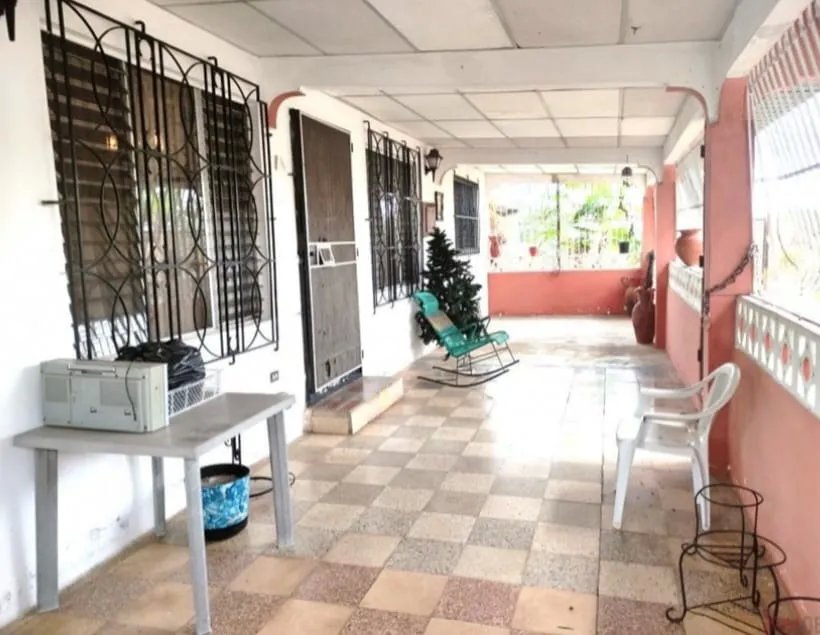 Vendo casa en La Chorrera en vía principal