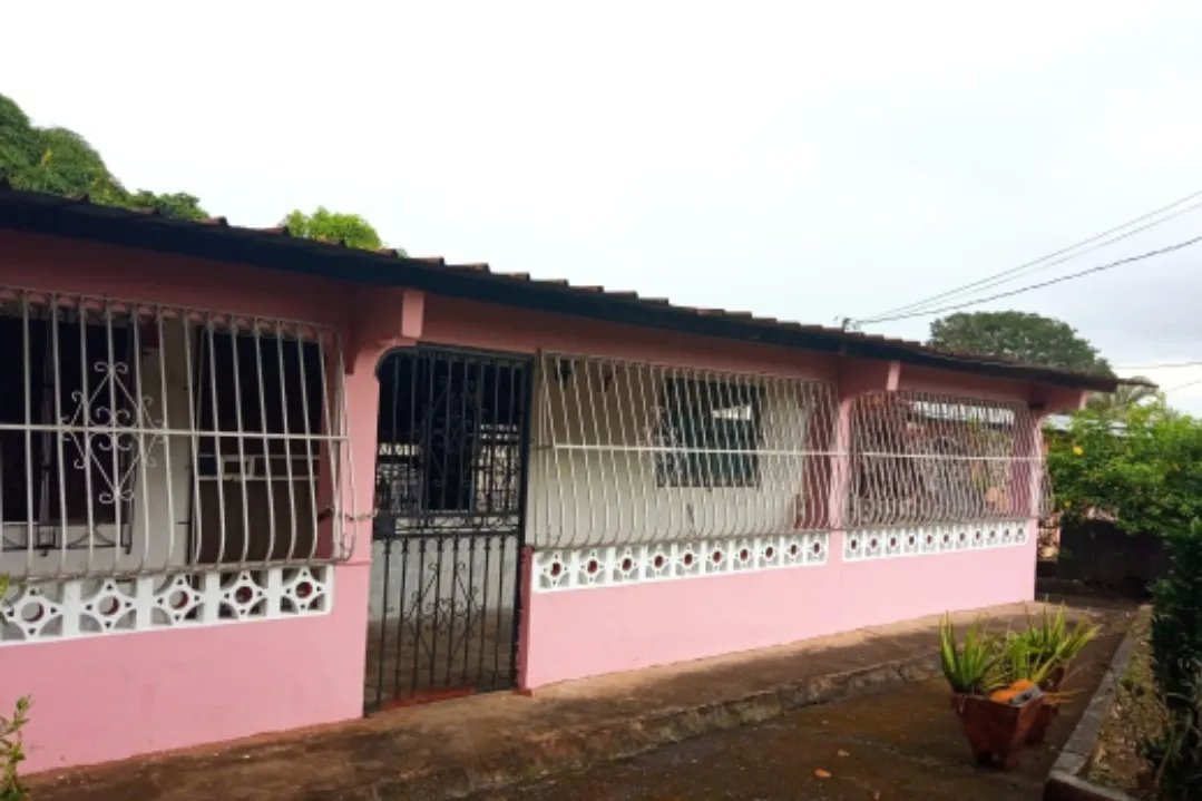 Vendo casa en La Chorrera en vía principal
