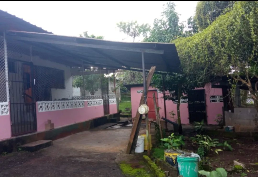Vendo casa en La Chorrera en vía principal