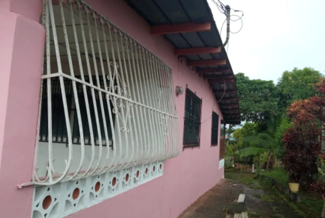 Vendo casa en La Chorrera en vía principal