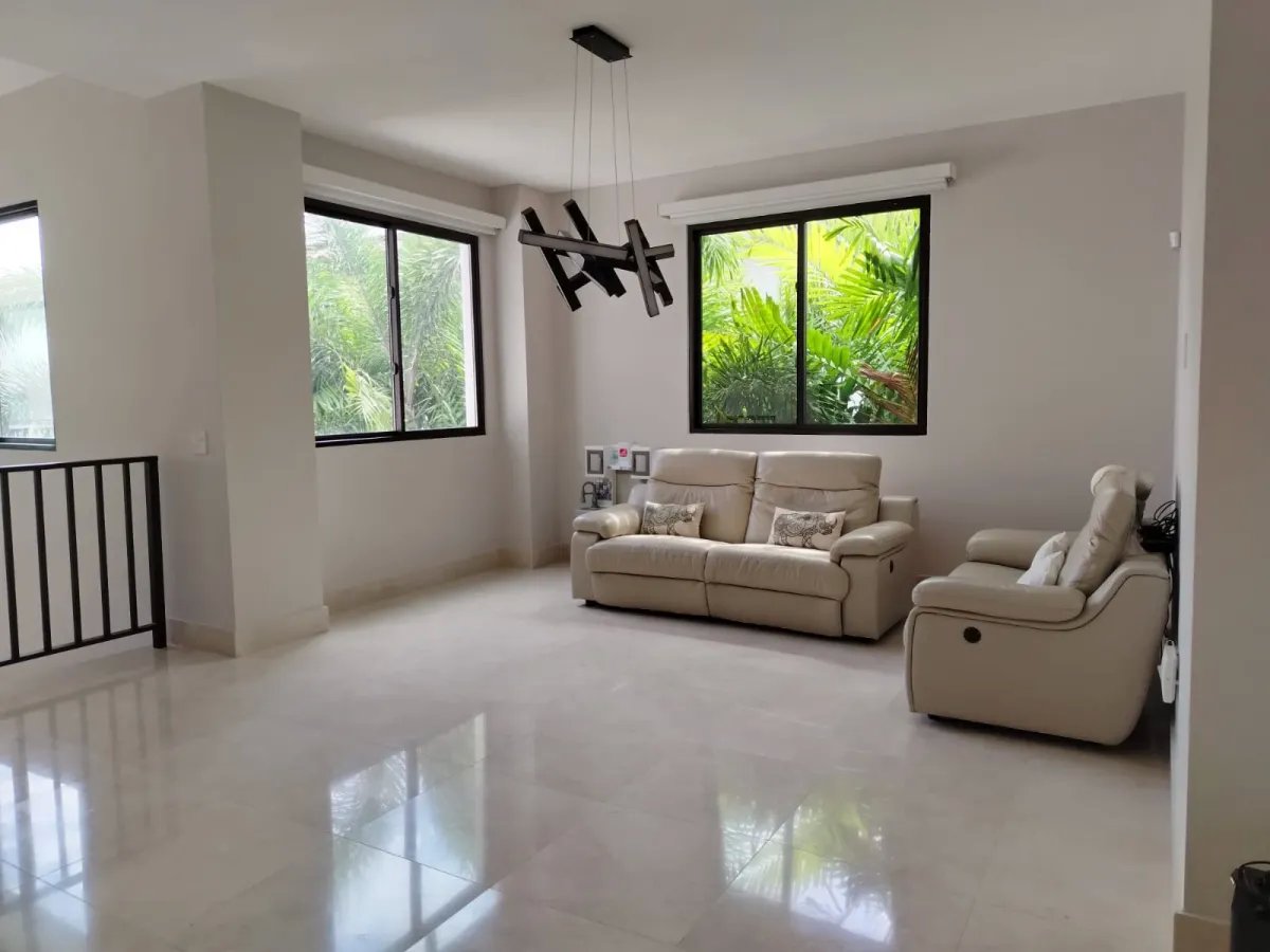 Venta de Casa Lujosa en Buenaventura, Farallón, Coclé
