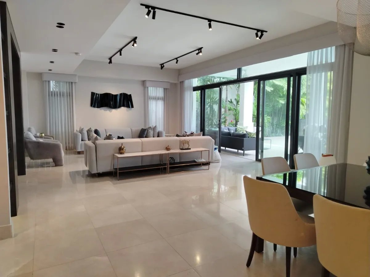 Venta de Casa Lujosa en Buenaventura, Farallón, Coclé