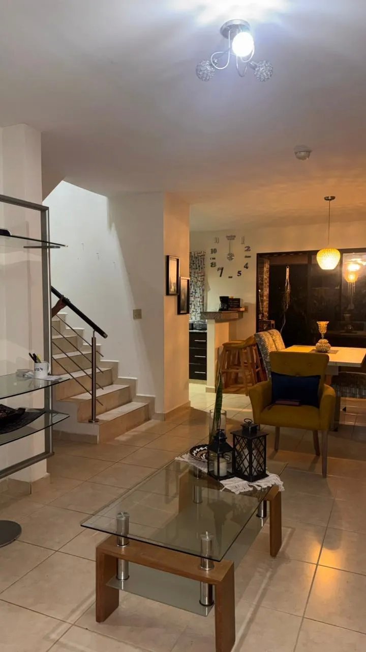 Alquilo casa de 2 niveles en PH Las Arboledas, La chorrera- $. 950
