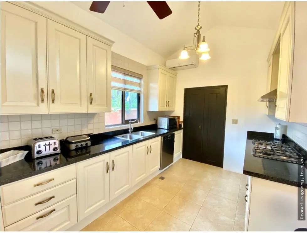 Single Family House for sale in Farallon