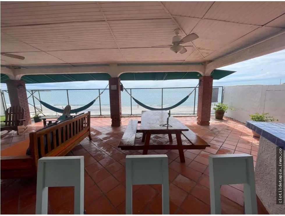 Se vende casa frente al mar en Farallón, Coclé