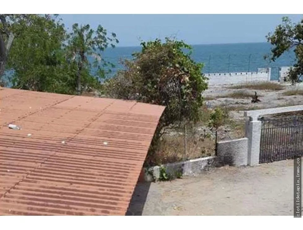 Se Vende Casa Frente al Mar en Farallón, Río Hato