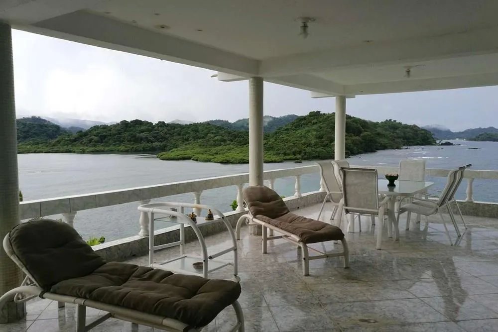 Lote con Isla y Playa en venta en Bahía Cacique, Portobelo, Colón