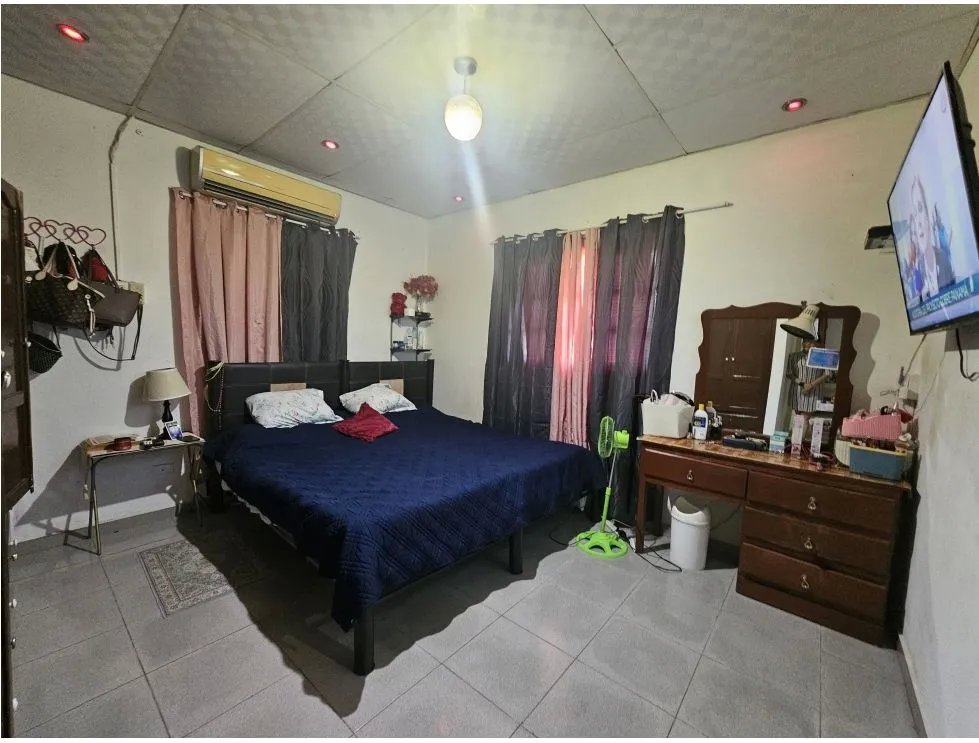 Corner house for sale in Chitré, Herrera
