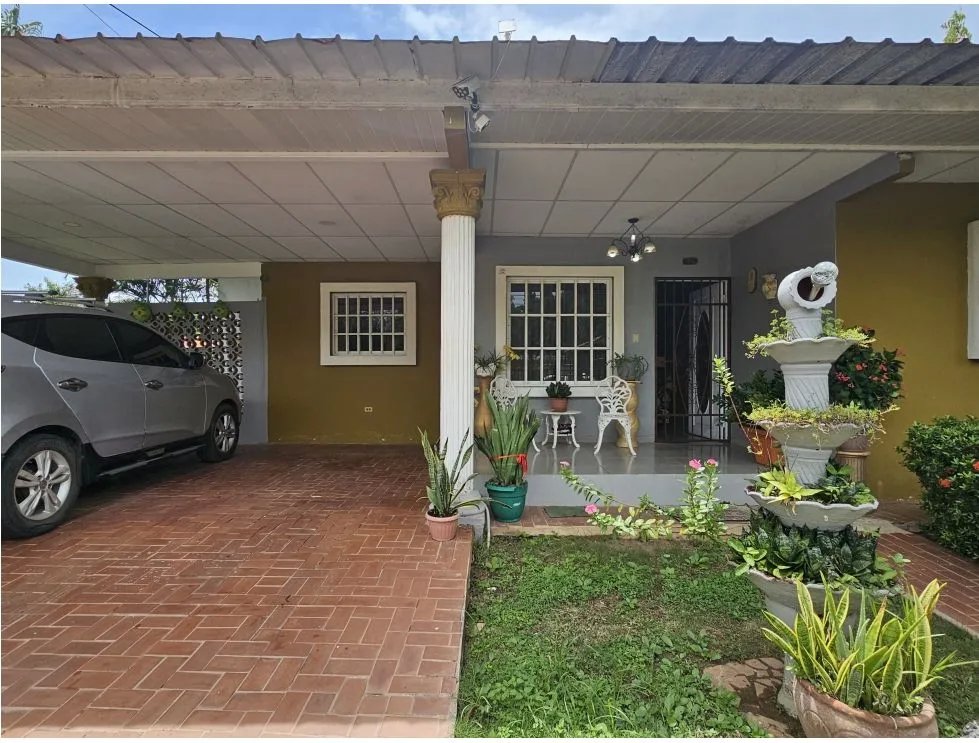 Venta de casa de esquina en Chitré, Herrera