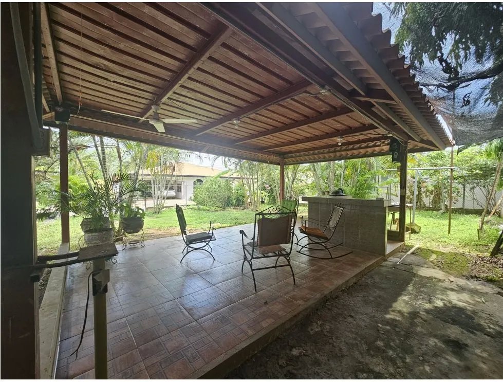 Venta de casa de esquina en Chitré, Herrera