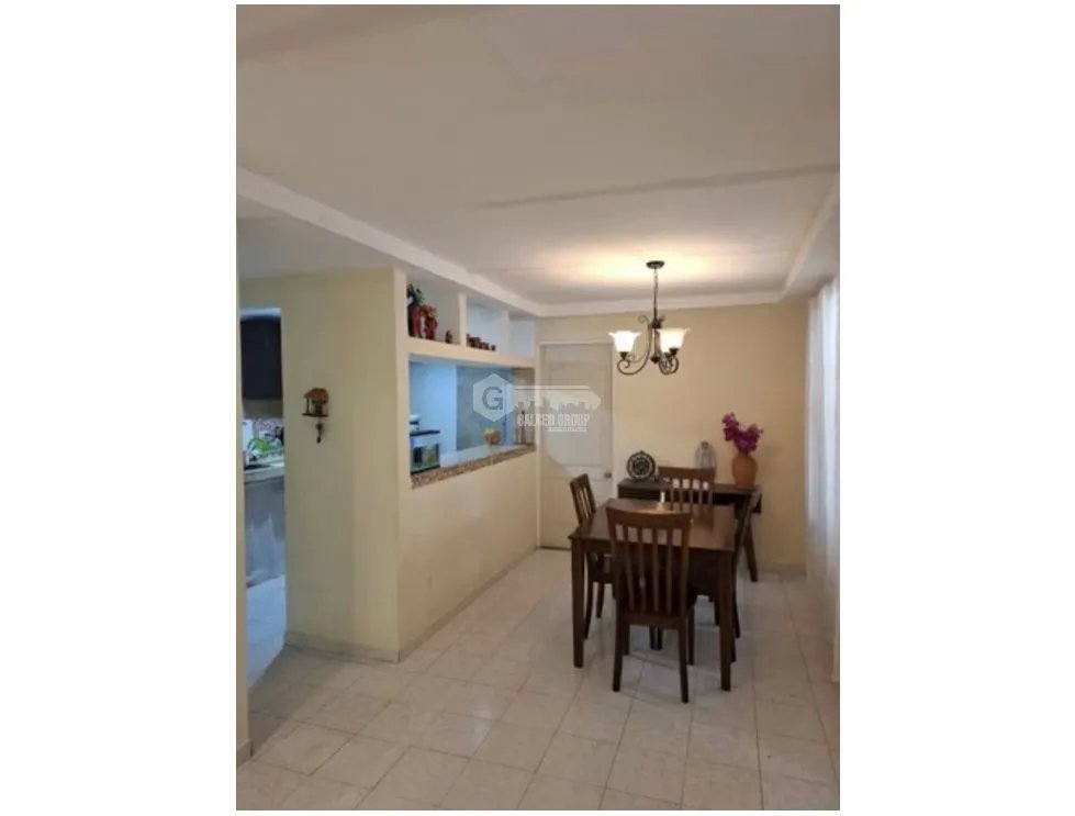 SE VENDE CASA EN LAS LOMAS 360 M2 CON AMPLIO JARDIN