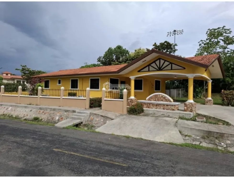 SE ALQUILA CASA EN PENONOME  750 M2 CON PATIO AMOBLADA