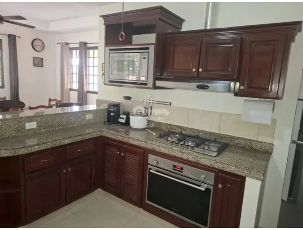 SE ALQUILA CASA EN PENONOME  750 M2 CON PATIO AMOBLADA