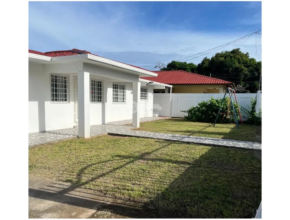 SE VENDE CASA EN PENONOME 600 M2 CON PISCINA
