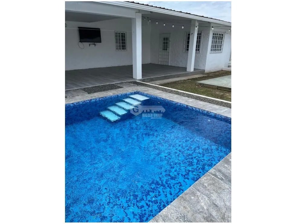 SE VENDE CASA EN PENONOME 600 M2 CON PISCINA