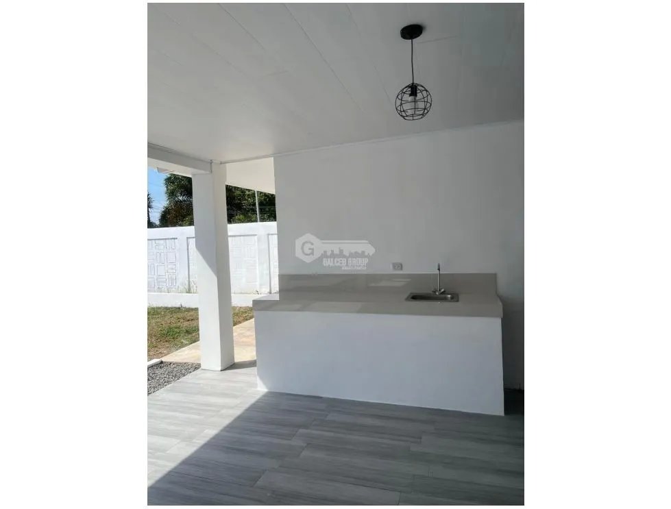 SE VENDE CASA EN PENONOME 600 M2 CON PISCINA