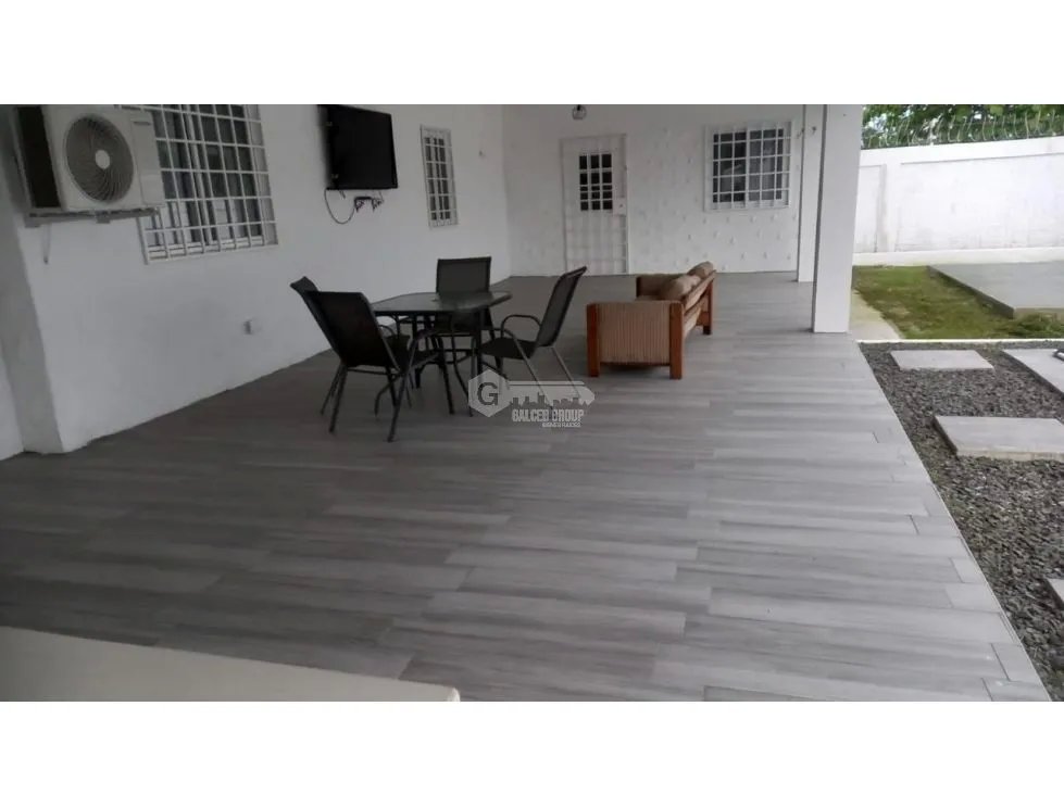 PENONOME / 4 HABITACIONES / 600 M2 / 2 BAÑOS / CON PISCINA
