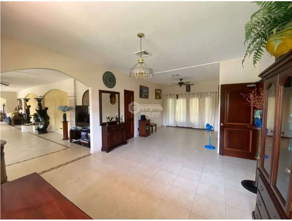 HOWARD / 1305 M2 / 4 HABITACION + SERVICIO / TERRAZA / BOHIO / JARDIN