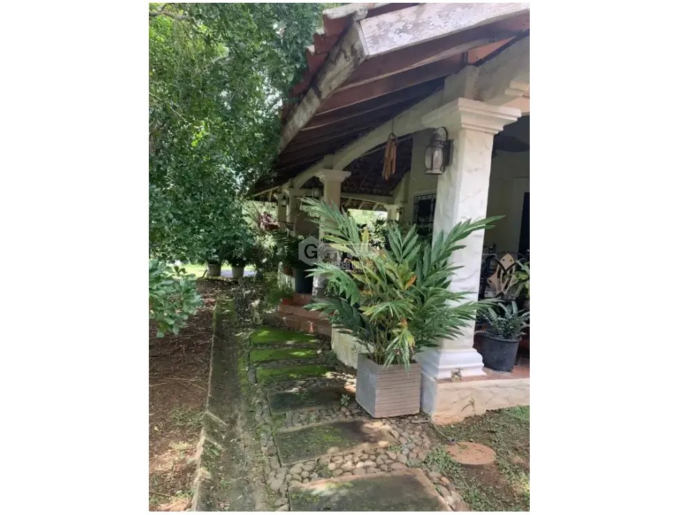 CHITRE / CASA DE CAMPO / 4300 M2 / CON CASA DE HUESPED