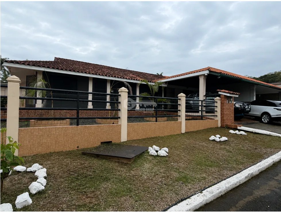 SE VENDE CASA EN RESIDENCIAL HOWARD DE 3 HABITACIONES 596M2