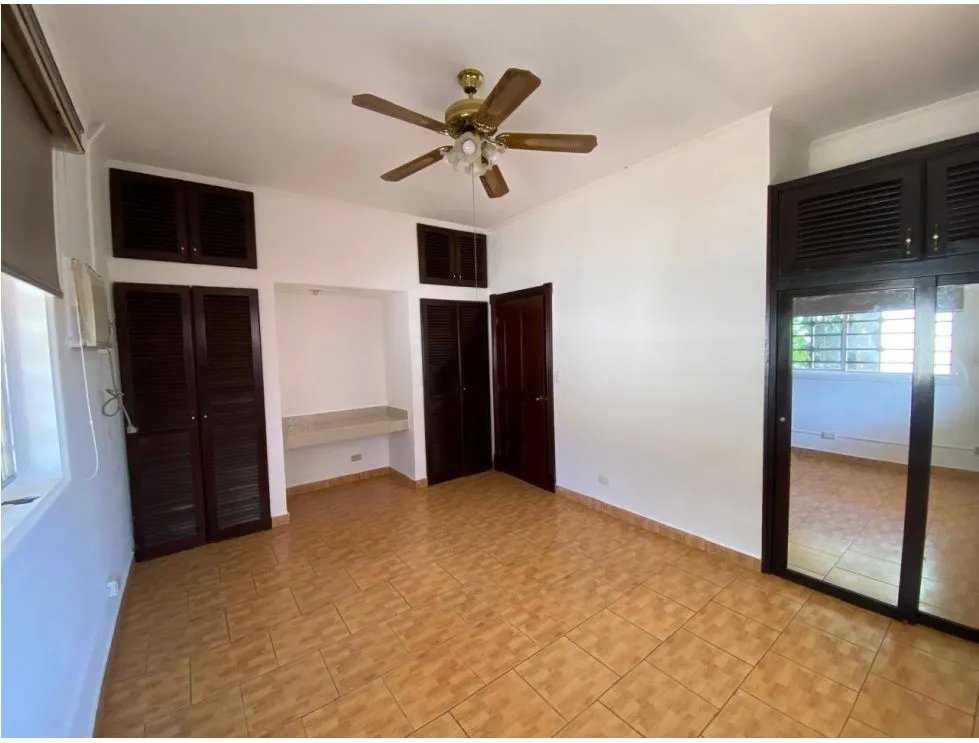 SE VENDE CASA EN RESIDENCIAL HOWARD DE 3 HABITACIONES 596M2