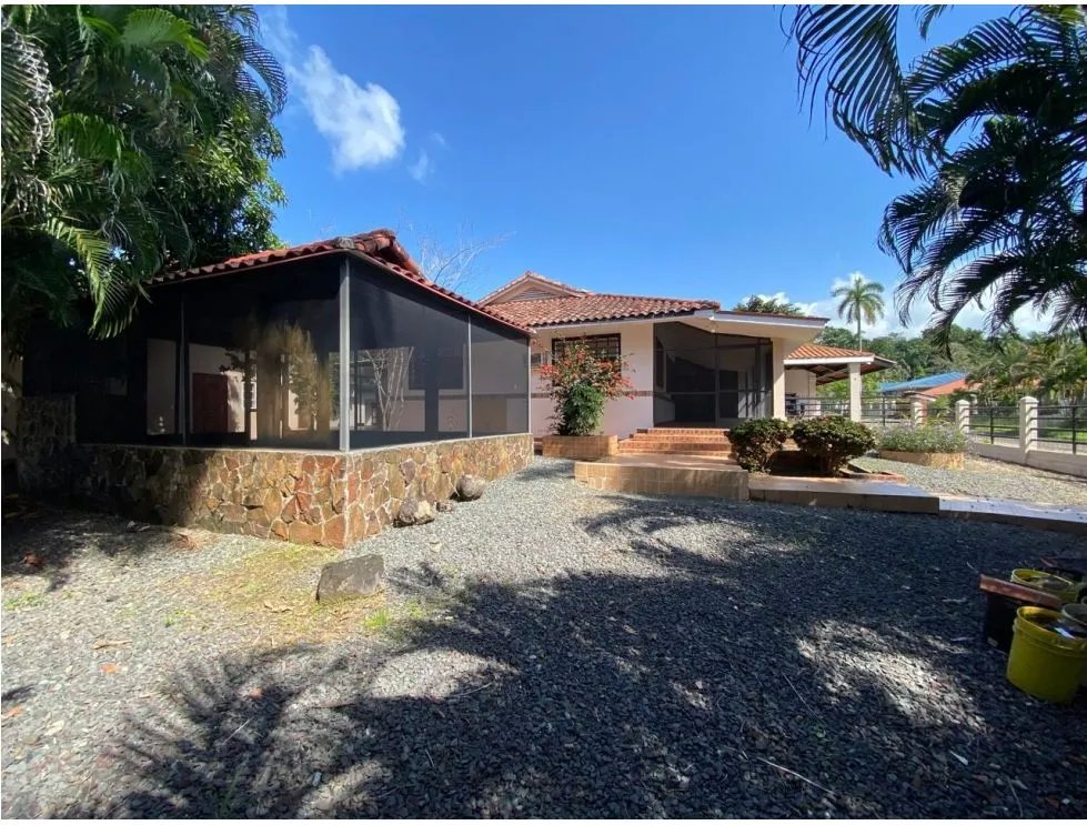 SE VENDE CASA EN RESIDENCIAL HOWARD DE 3 HABITACIONES 596M2