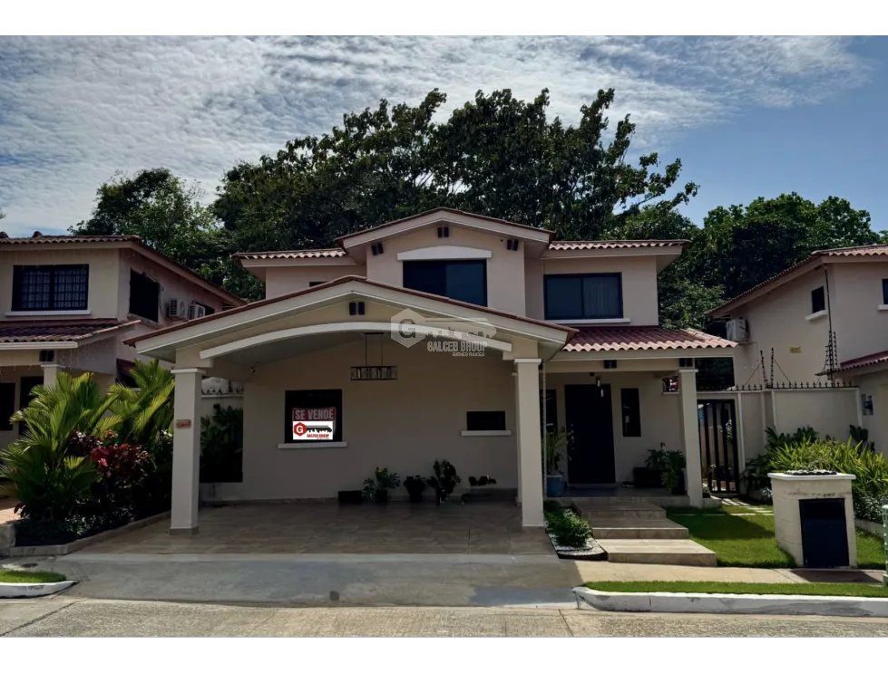 SE VENDE CASA CON TERRAZA EN PH SUNSET HILL COSTA VERDE LA CHORRERA