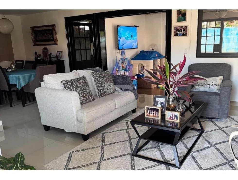SE VENDE CASA CON TERRAZA EN PH SUNSET HILL COSTA VERDE LA CHORRERA