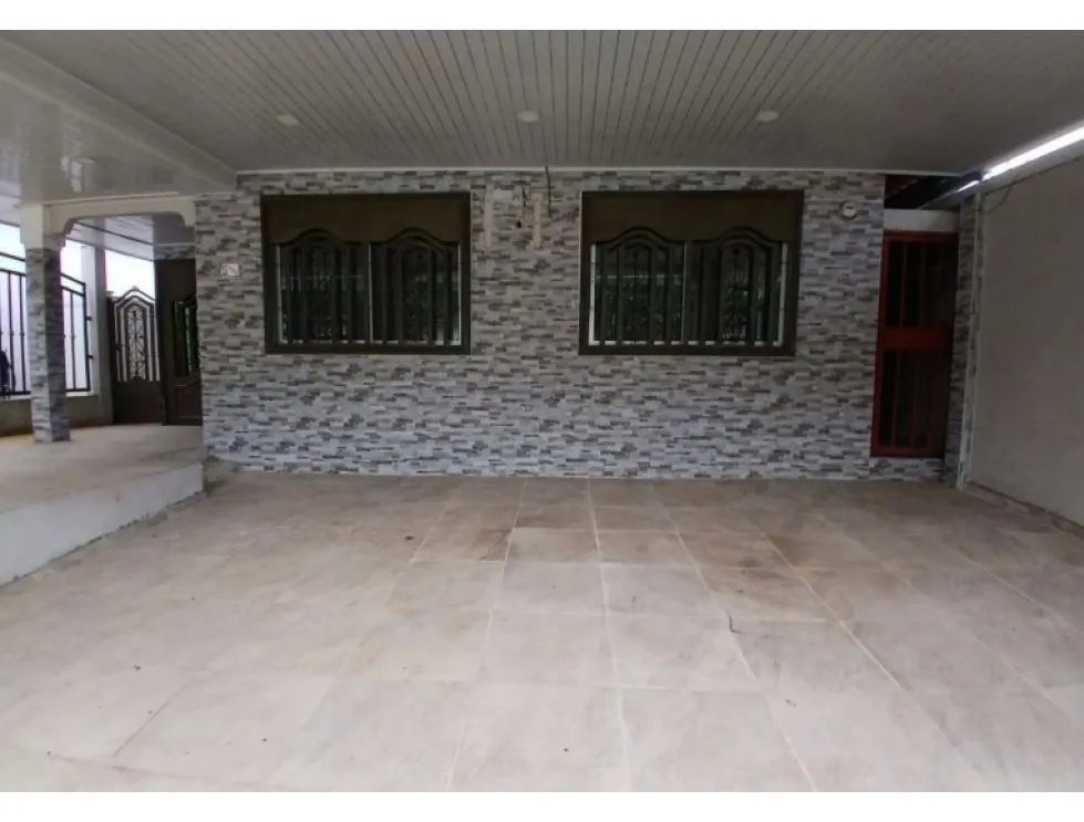 ARRAIJAN / BRISAS DEL GOLF / 298M / 4 HABITACION / 2 PARKING / PISCINA