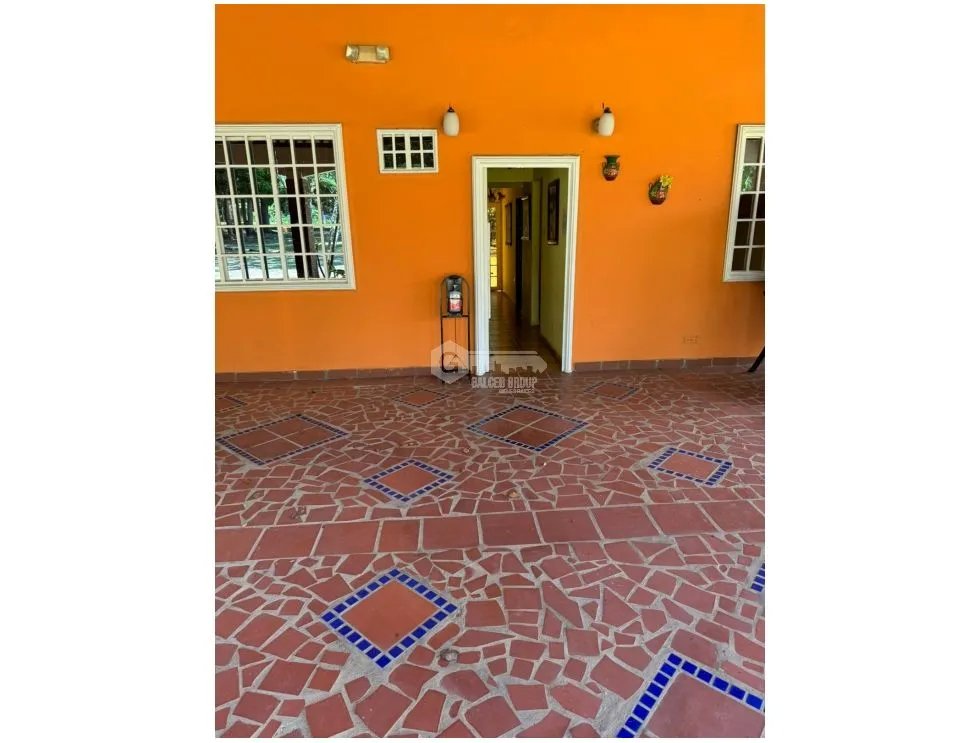 COCLE / ANTON / 80000M PLANOS / 4 CASAS / 8 CABAÑAS / SOBRE LA VIA AG