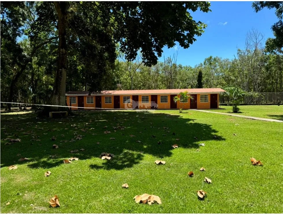 COCLE / ANTON / 80000M PLANOS / 4 CASAS / 8 CABAÑAS / SOBRE LA VIA AG