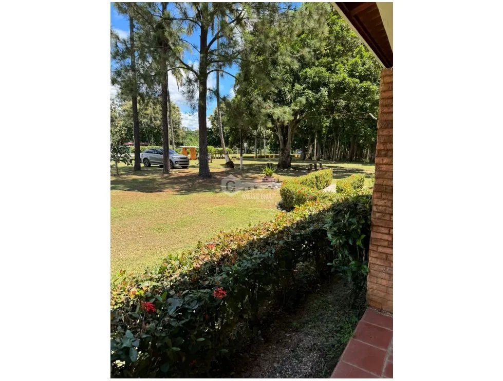 COCLE / ANTON / 80000M PLANOS / 4 CASAS / 8 CABAÑAS / SOBRE LA VIA AG