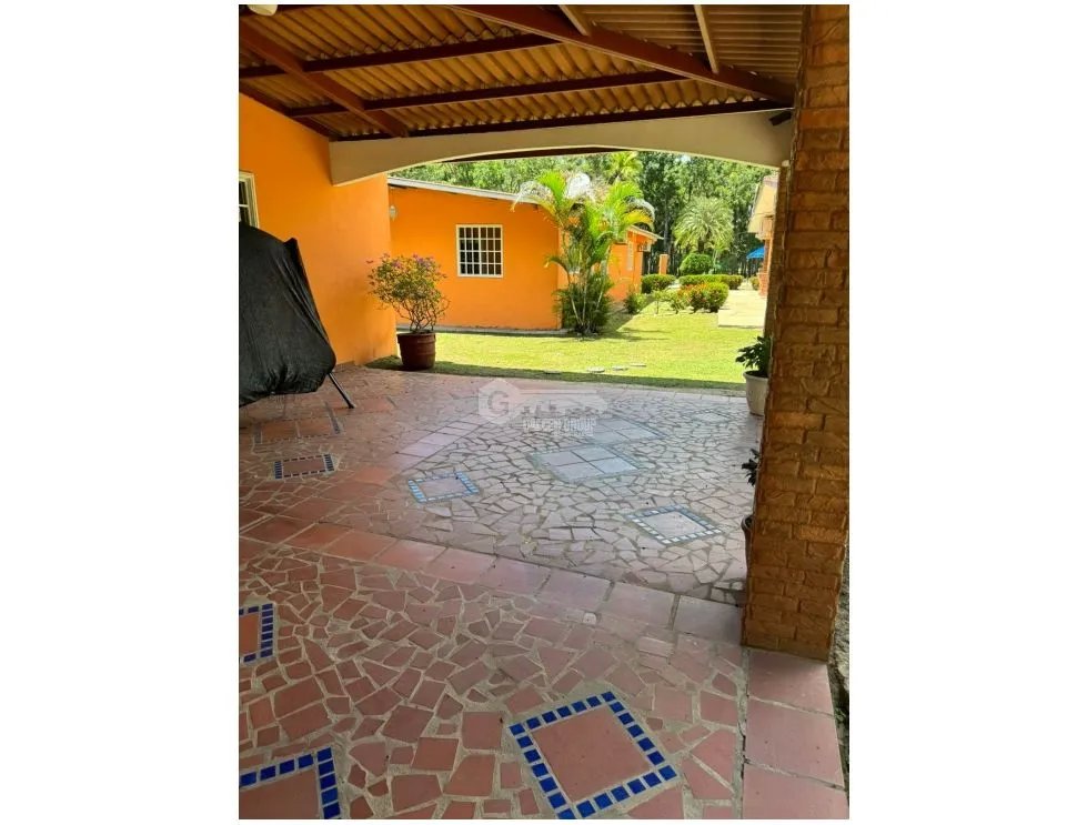 COCLE / ANTON / 80000M PLANOS / 4 CASAS / 8 CABAÑAS / SOBRE LA VIA AG